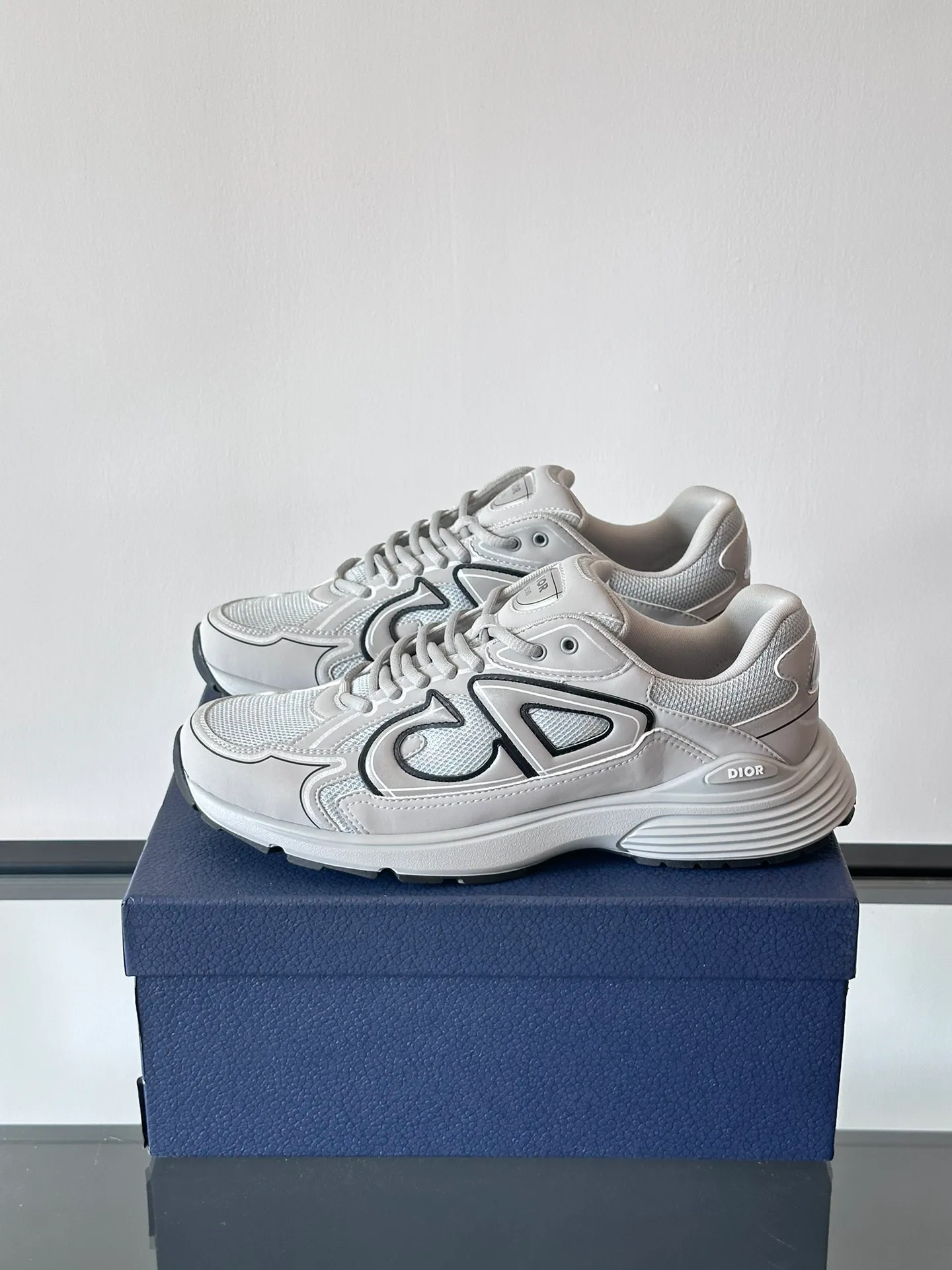 Men's Men's Shoes Men's Men's 💰440 "Dio*" Dior B30 series sports shoes, multi-color mesh fabric and multi-color technical fabrics, this season's newly launched B30 low-top sports shoes are one of the flagship styles of the series. Crafted from multicolor mesh and technical fabrics, it's finished with a reflective "CD30" graphic and silver-toned "DIOR B30" and "CD30" logos on the heel and tongue. An extra-light, sculpted rubber sole with signature accents adds style, while internal stretch details create ideal comfort. It can be matched with various casual styles to show a fashionable and modern sports style. Size: 38-44 (45-46 customized)